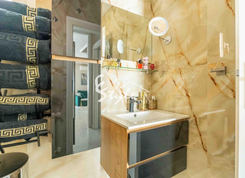 Resale - Villa - Orihuela Costa  - Punta Prima