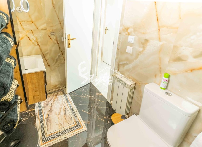 Resale - Villa - Orihuela Costa  - Punta Prima