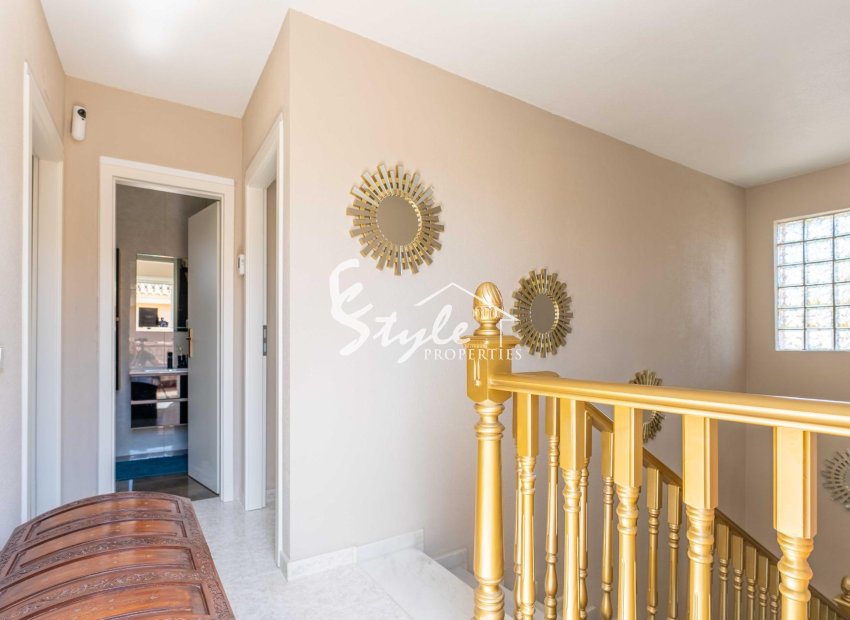 Resale - Villa - Orihuela Costa  - Punta Prima