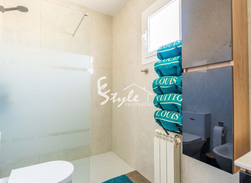 Resale - Villa - Orihuela Costa  - Punta Prima