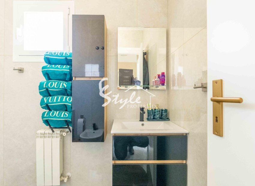 Resale - Villa - Orihuela Costa  - Punta Prima