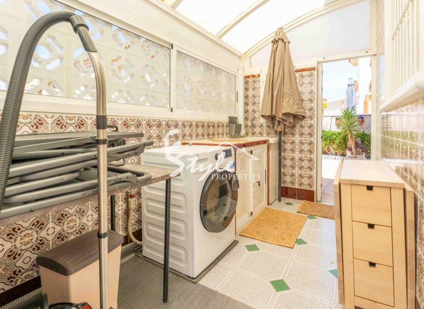 Resale - Villa - Orihuela Costa  - Punta Prima