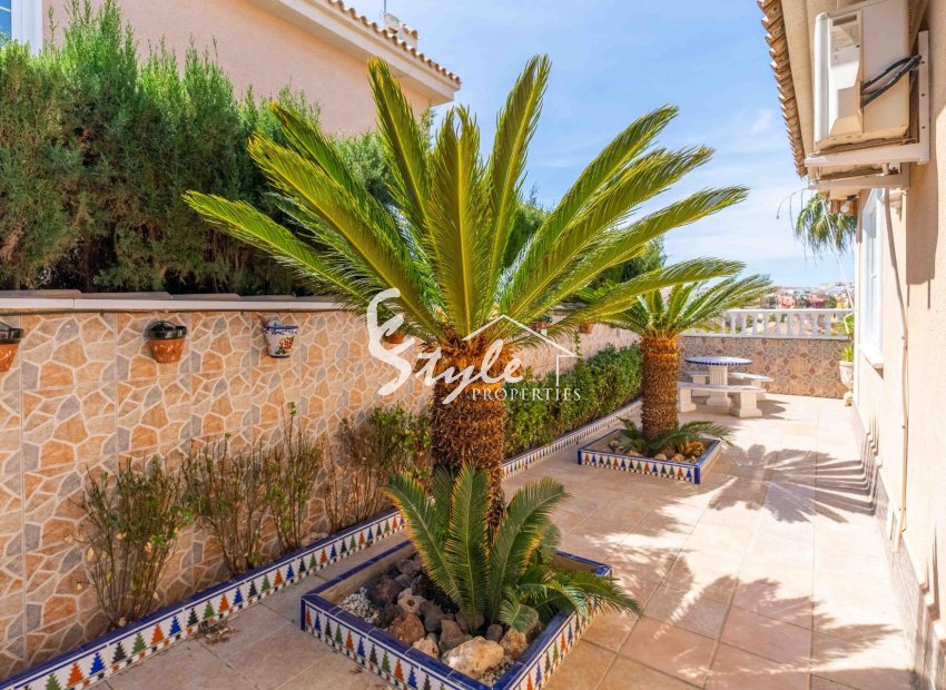 Resale - Villa - Orihuela Costa  - Punta Prima