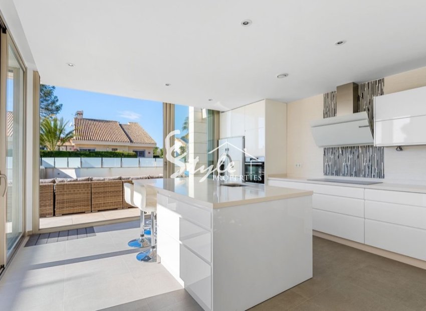 Resale - Villa - Orihuela Costa  - Villamartin