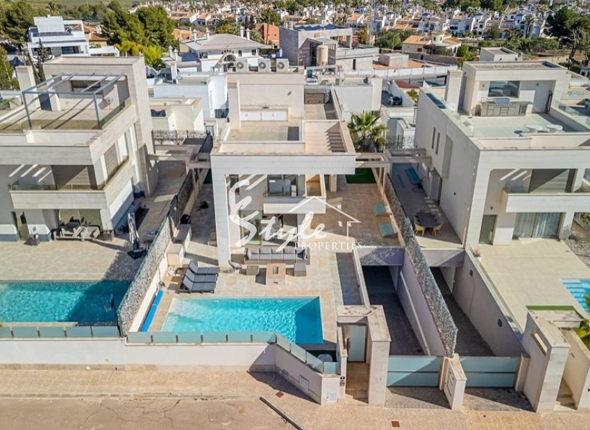 Resale - Villa - Orihuela Costa  - Villamartin