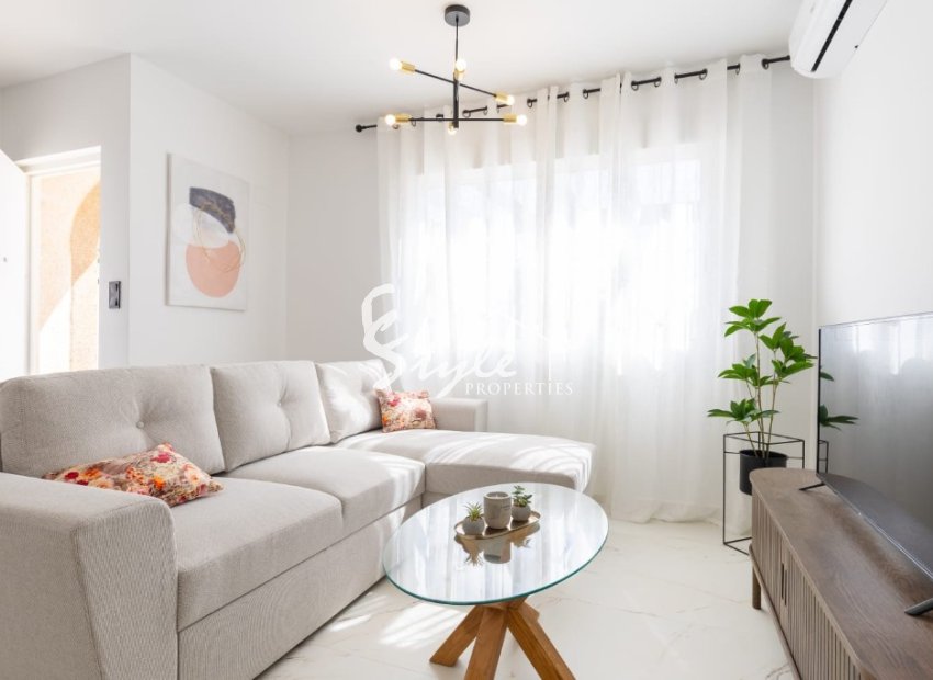Resale - Villa - Orihuela Costa  - Villamartin
