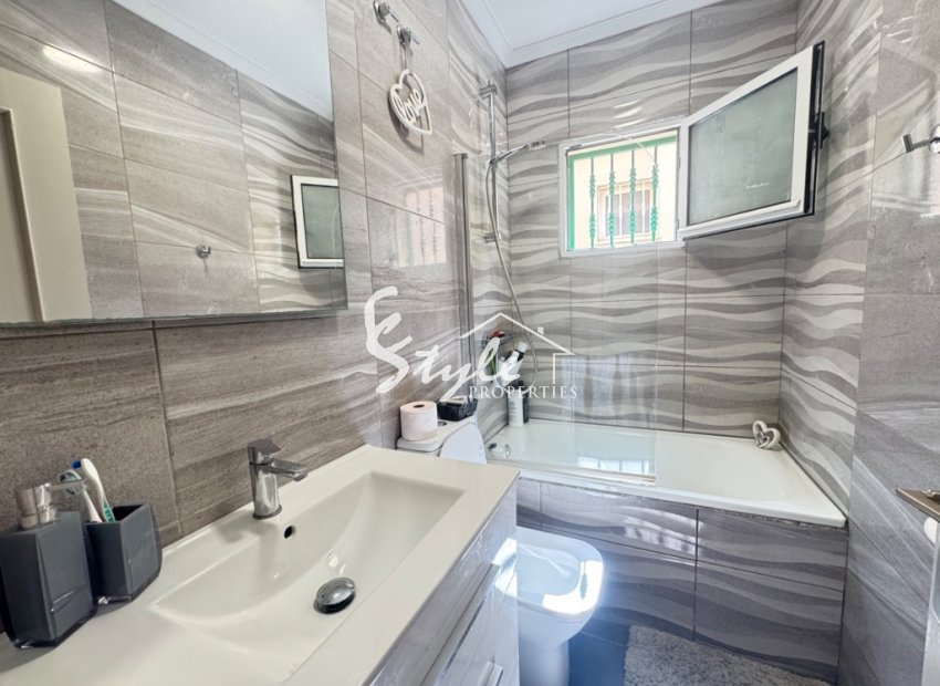 Resale - Villa - Orihuela Costa  - Villamartin