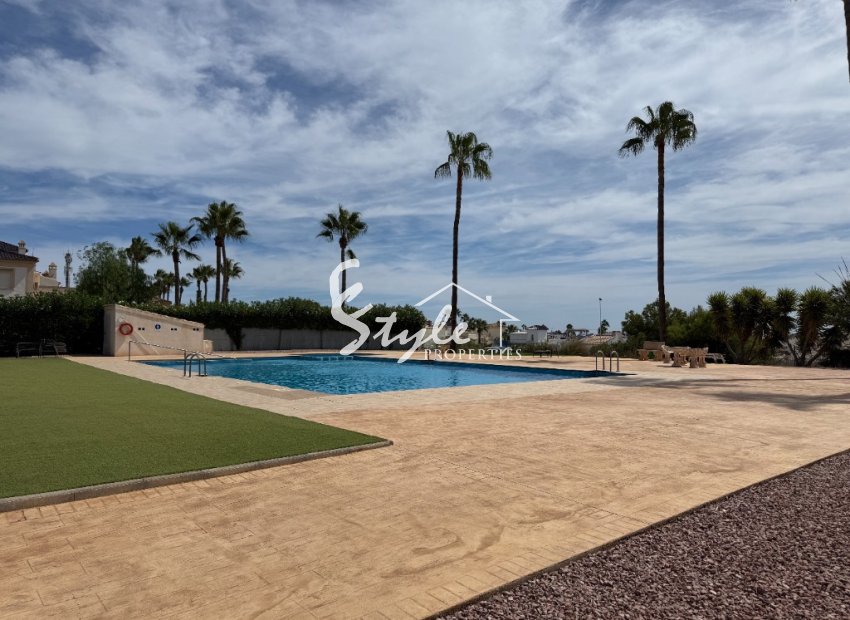 Resale - Villa - Orihuela Costa  - Villamartin