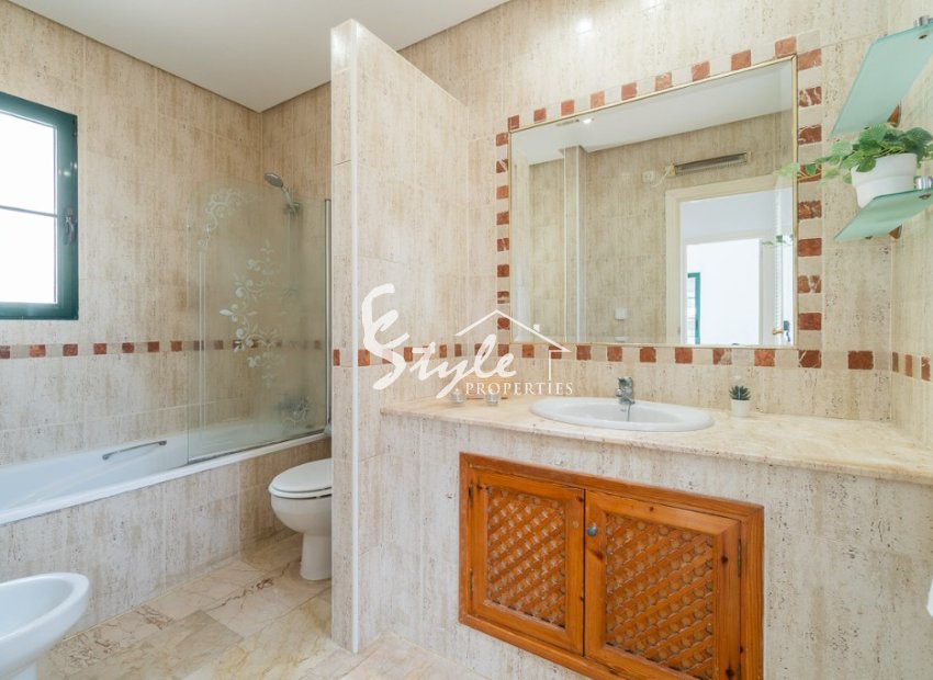 Resale - Villa - Orihuela Costa  - Villamartin