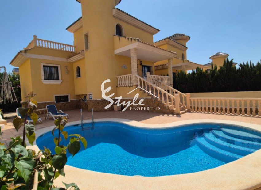 Resale - Villa - Orihuela Costa  - Villamartin