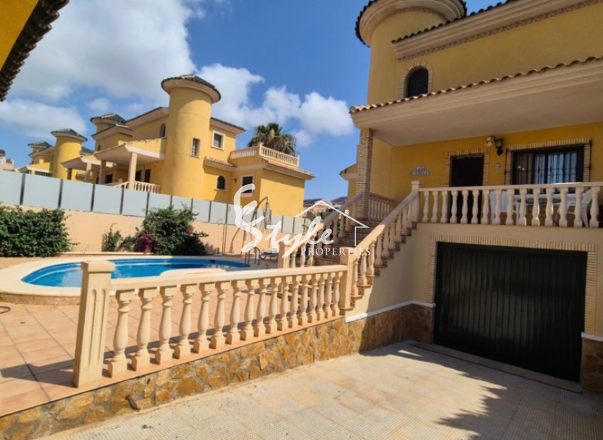 Resale - Villa - Orihuela Costa  - Villamartin