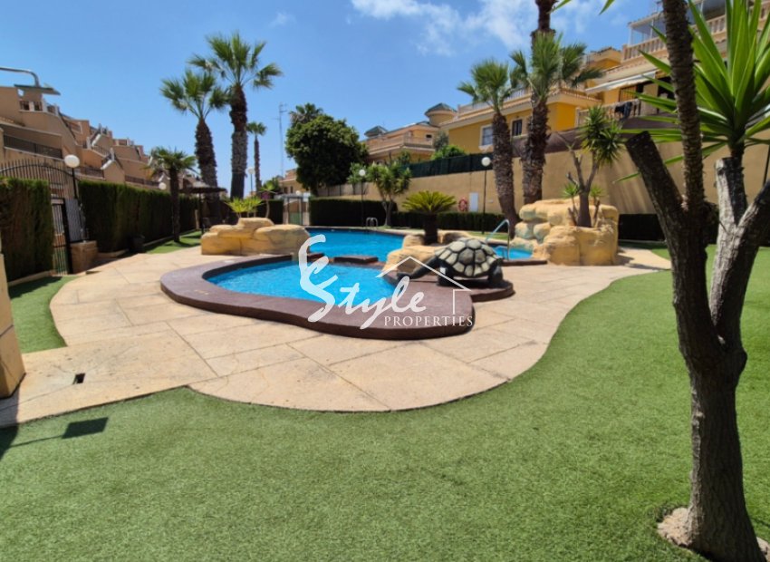Resale - Villa - Orihuela Costa  - Villamartin