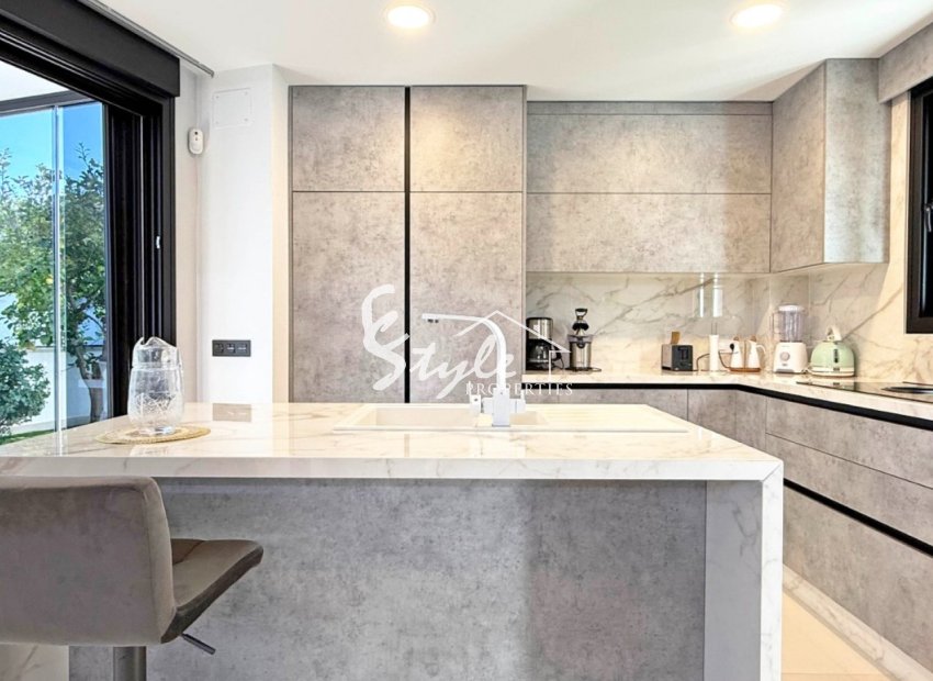 Resale - Villa - Orihuela Costa  - Villamartin