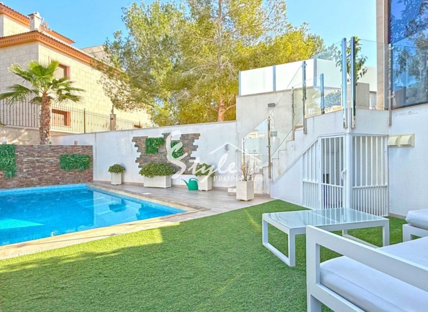 Resale - Villa - Orihuela Costa  - Villamartin
