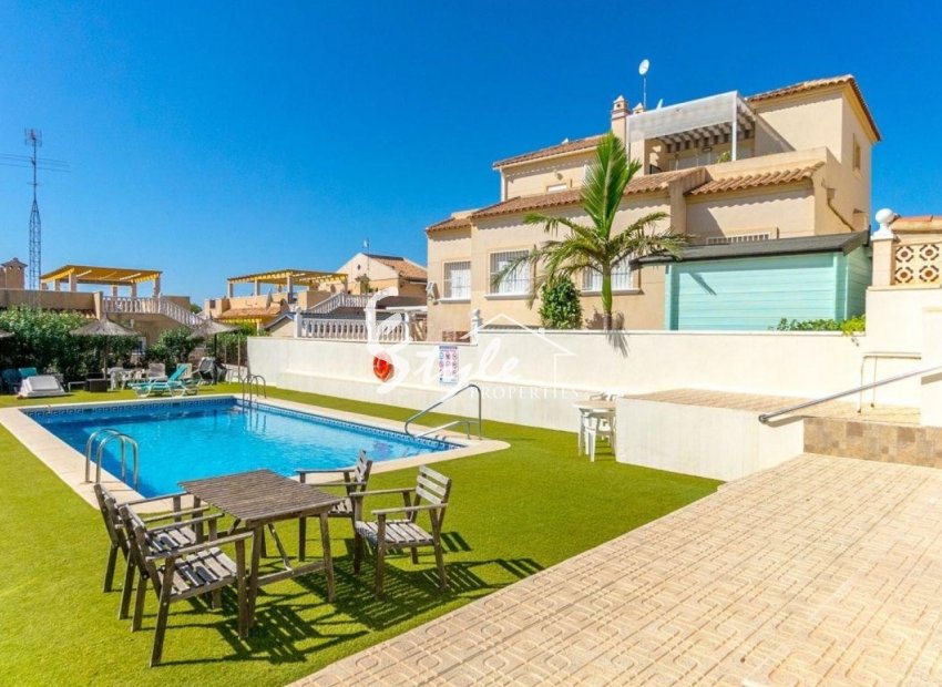 Resale - Villa - Orihuela Costa  - Villamartin
