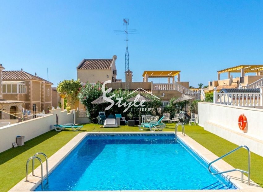 Resale - Villa - Orihuela Costa  - Villamartin