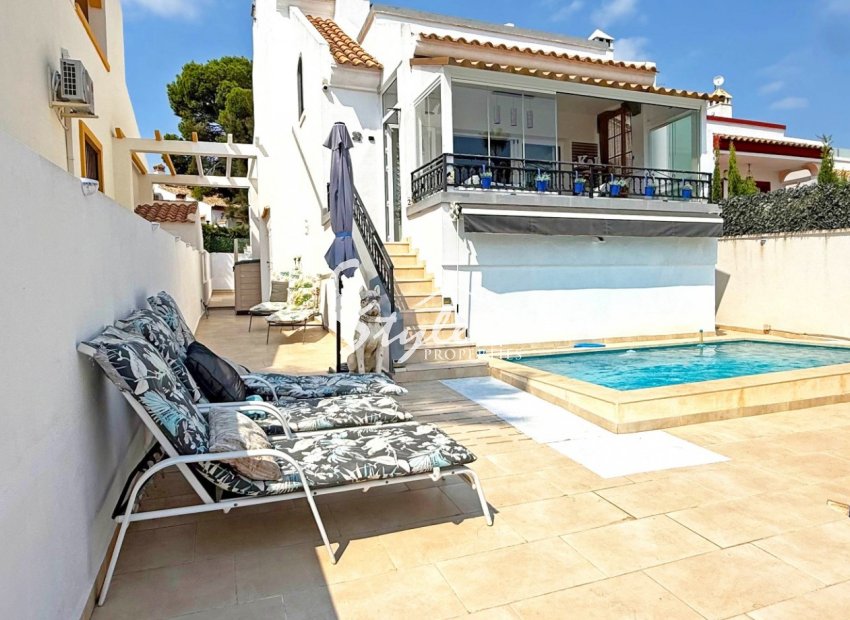Resale - Villa - Orihuela Costa  - Villamartin
