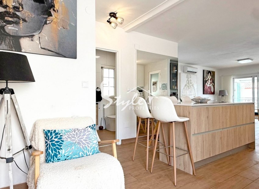 Resale - Villa - Orihuela Costa  - Villamartin