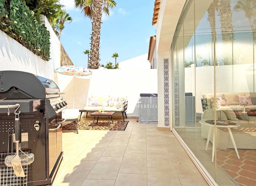 Resale - Villa - Orihuela Costa  - Villamartin