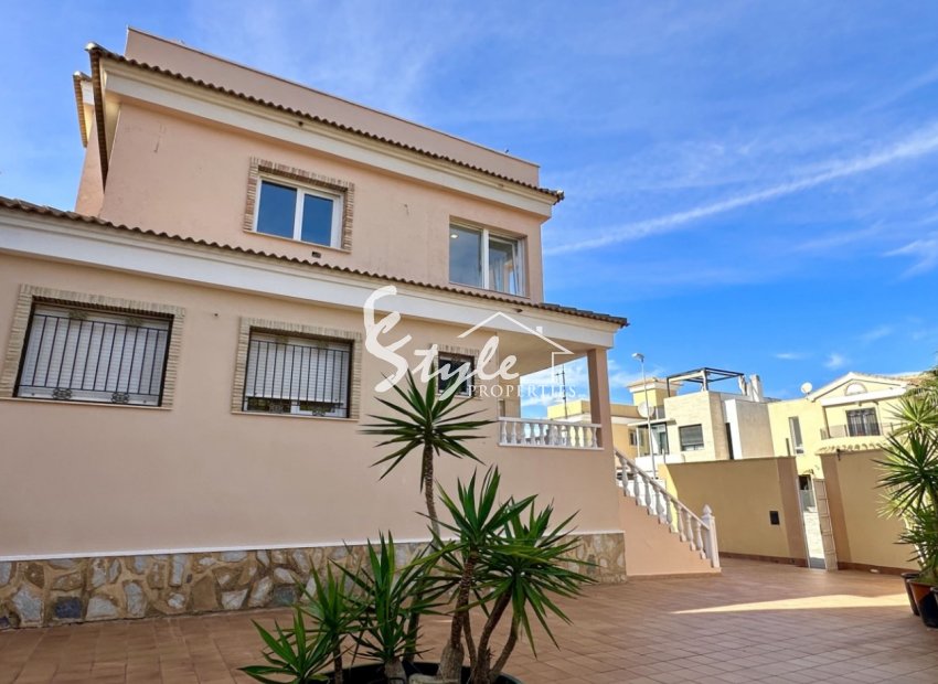 Resale - Villa - Orihuela Costa  - Villamartin