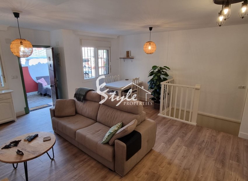 Resale - Villa - Orihuela Costa  - Villamartin