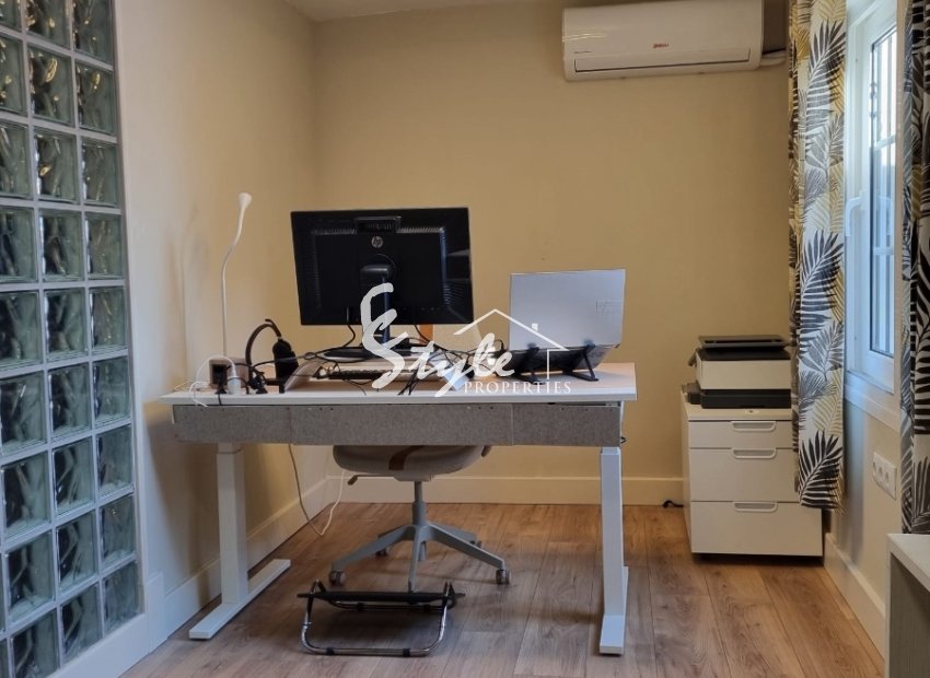 Resale - Villa - Orihuela Costa  - Villamartin