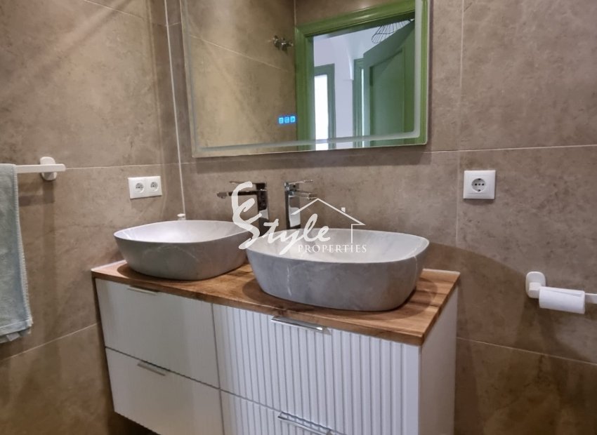 Resale - Villa - Orihuela Costa  - Villamartin