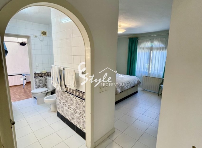 Resale - Villa - Orihuela Costa  - Villamartin