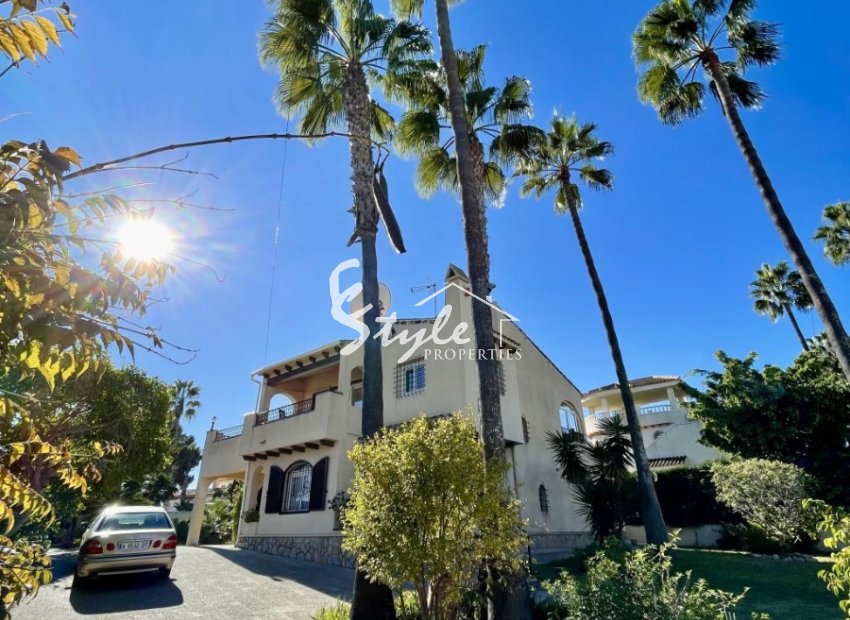 Resale - Villa - Orihuela Costa  - Villamartin