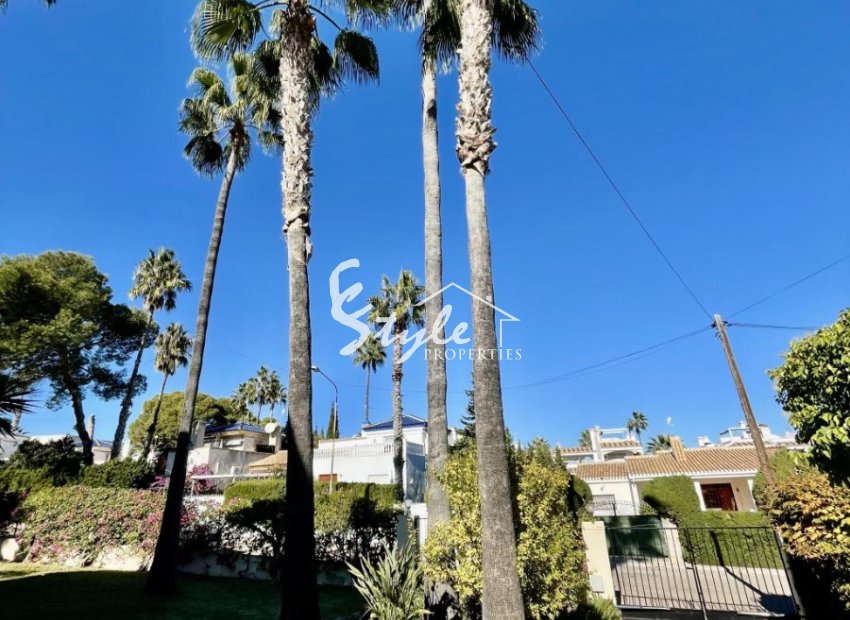 Resale - Villa - Orihuela Costa  - Villamartin