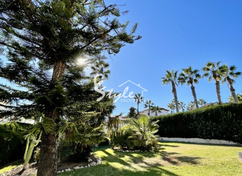 Resale - Villa - Orihuela Costa  - Villamartin