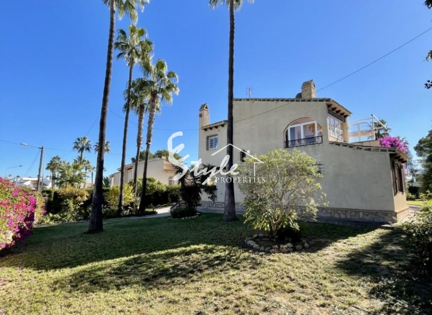 Resale - Villa - Orihuela Costa  - Villamartin