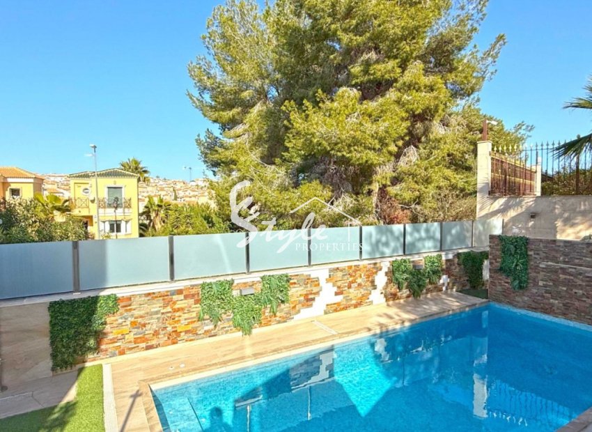 Resale - Villa - Orihuela-Costa - Villamartin