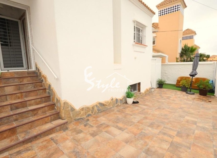 Resale - Villa - Orihuela-Costa - Villamartin