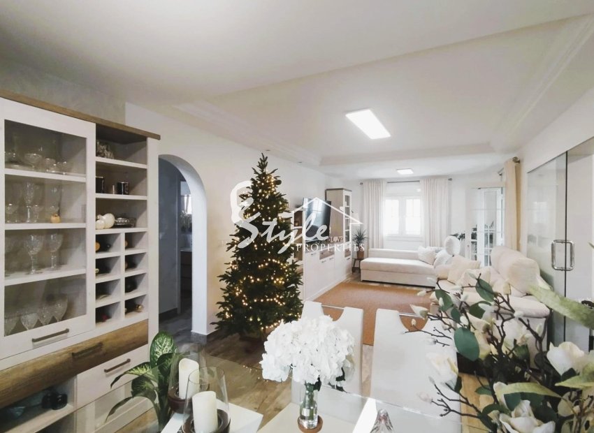 Resale - Villa - Orihuela-Costa - Villamartin