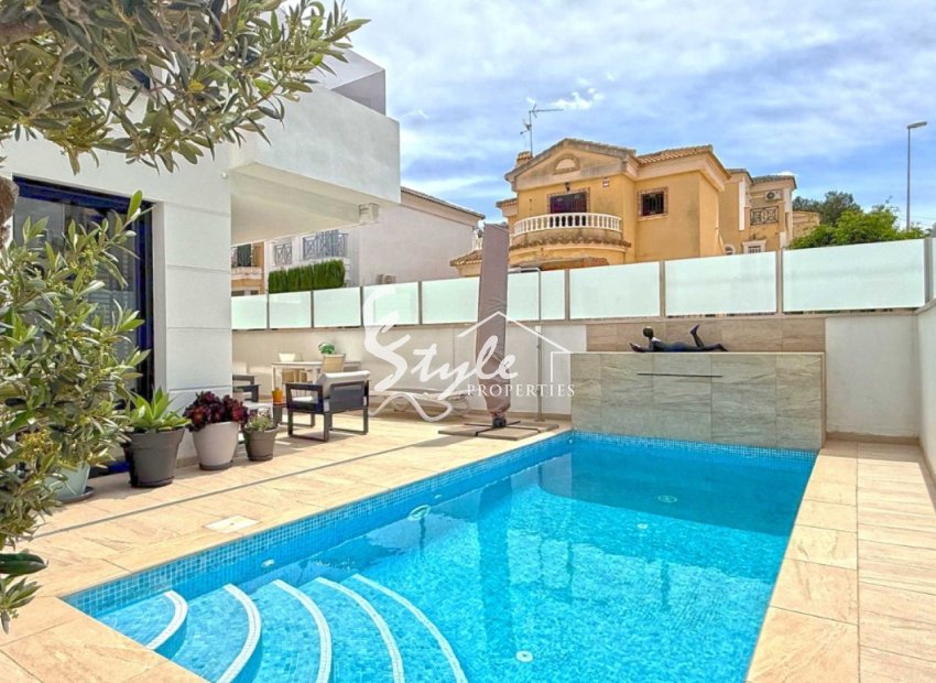Resale - Villa - Orihuela-Costa - Villamartin