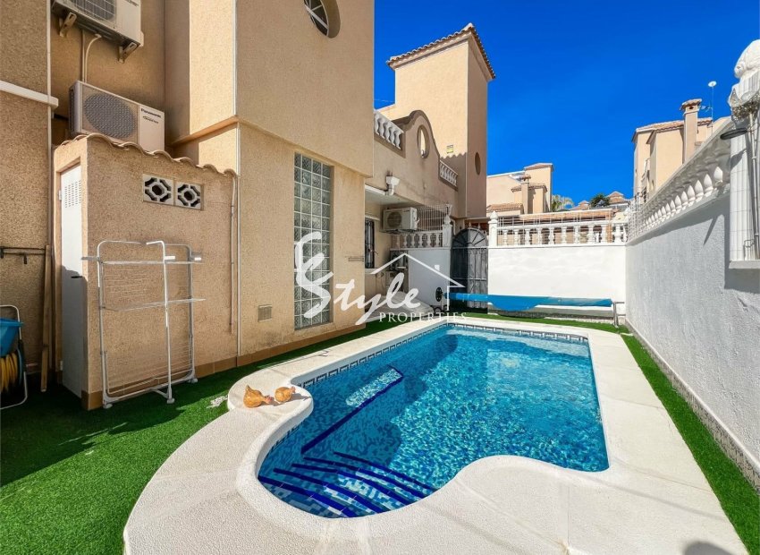 Resale - Villa - Orihuela-Costa - Villamartin