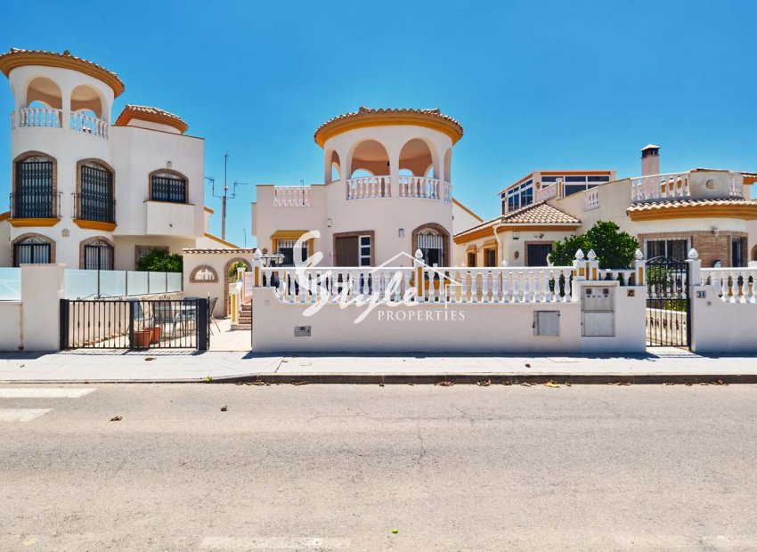 Resale - Villa - Pinar De Campoverde