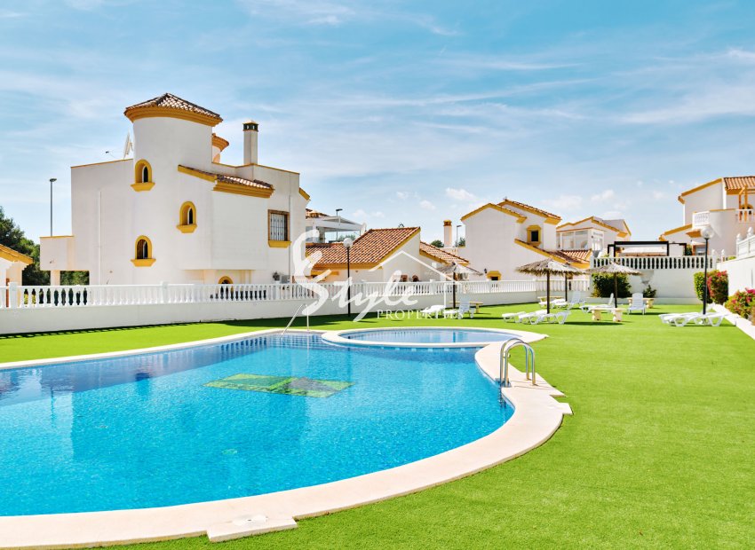 Resale - Villa - Pinar De Campoverde