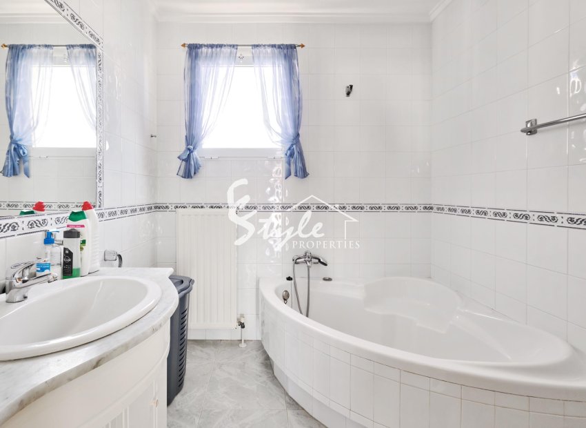 Resale - Villa - Pinar De Campoverde