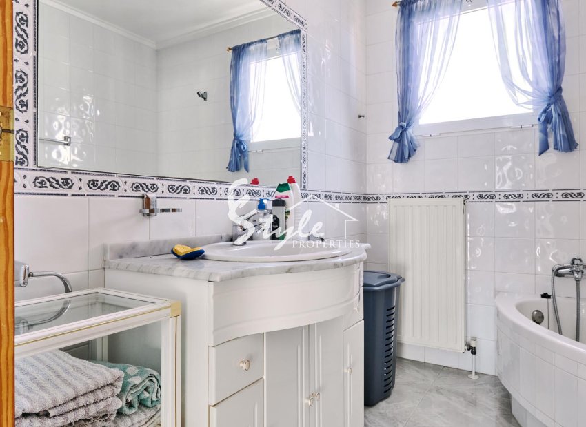 Resale - Villa - Pinar De Campoverde