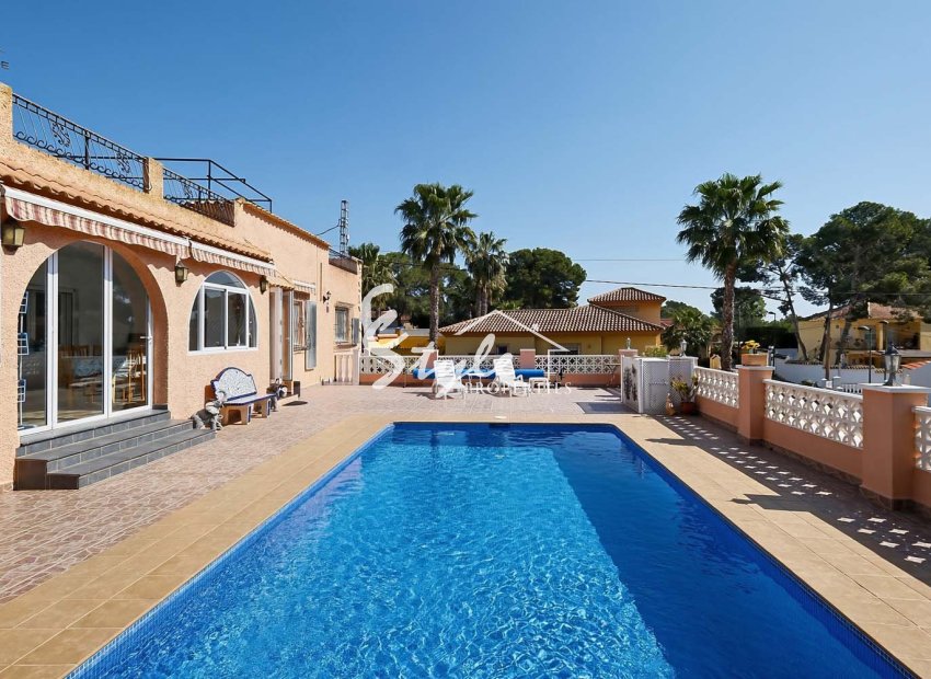 Resale - Villa - Pinar De Campoverde