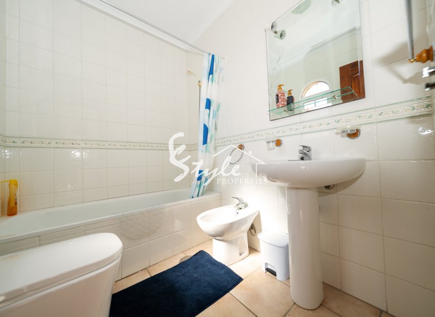 Resale - Villa - Playa Flamenca - Sportcentre