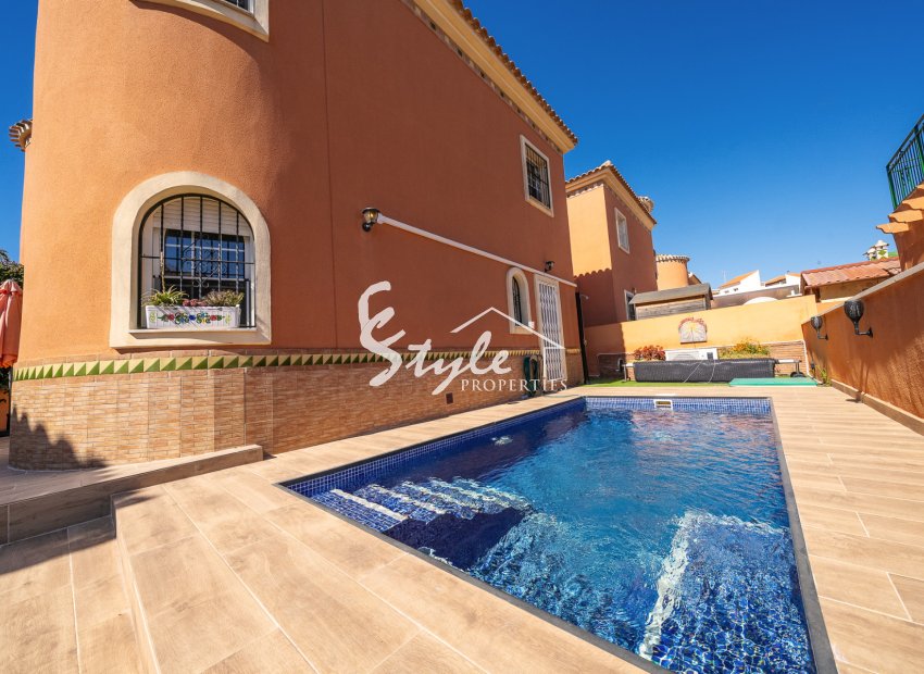 Resale - Villa - Playa Flamenca - Sportcentre