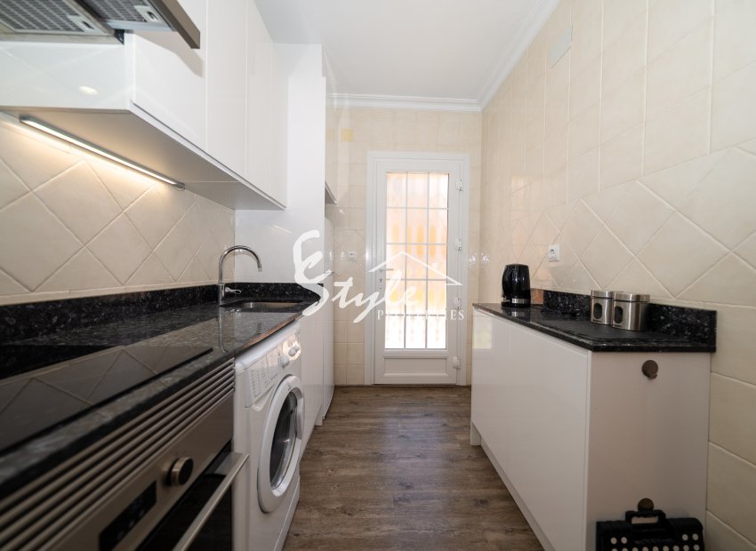 Resale - Villa - Playa Flamenca - Sportcentre