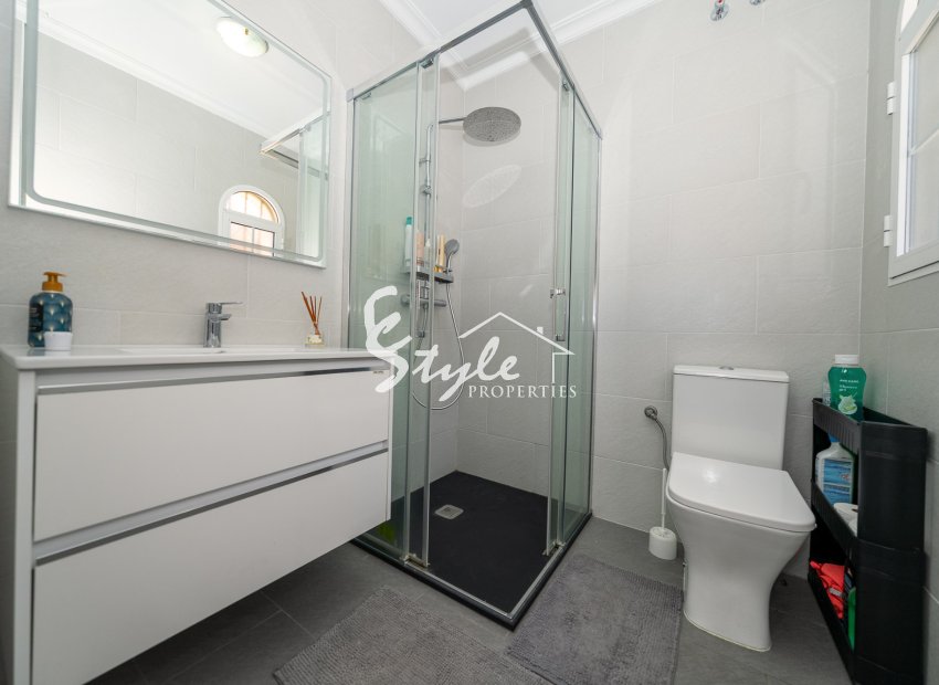 Resale - Villa - Playa Flamenca - Sportcentre