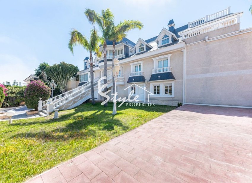 Resale - Villa - Playa San Juan