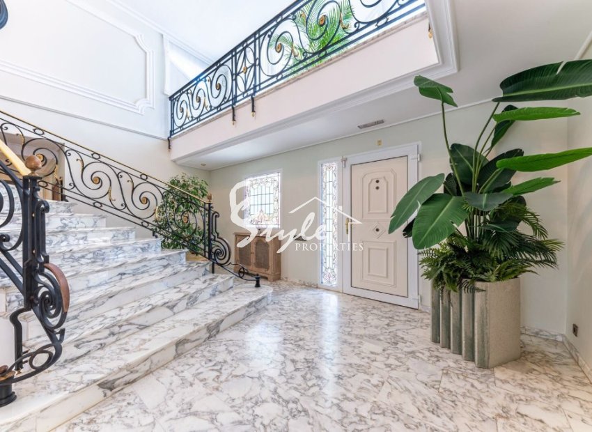 Resale - Villa - Playa San Juan