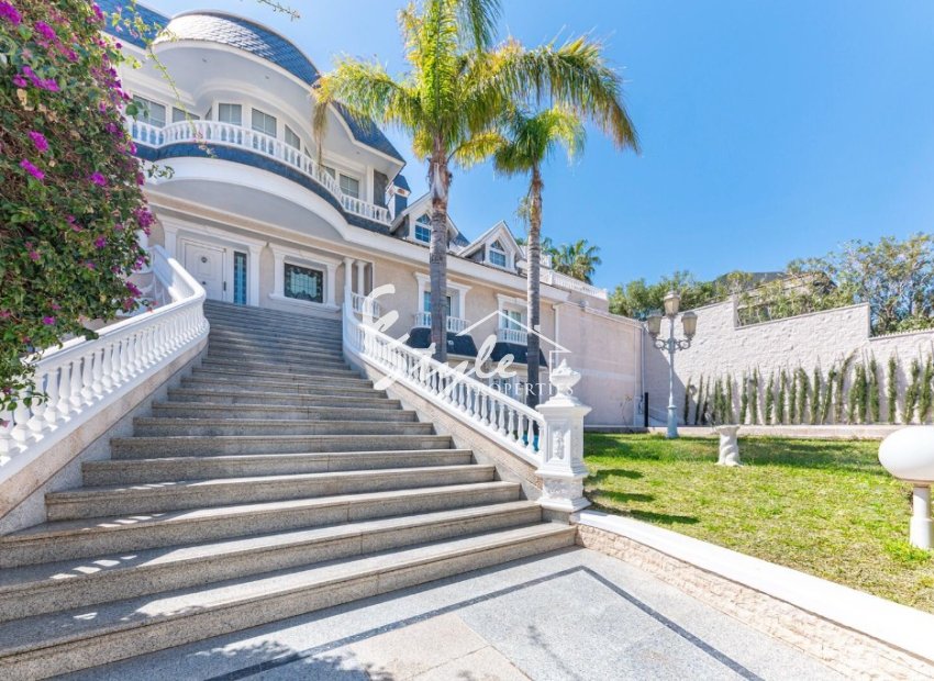 Resale - Villa - Playa San Juan