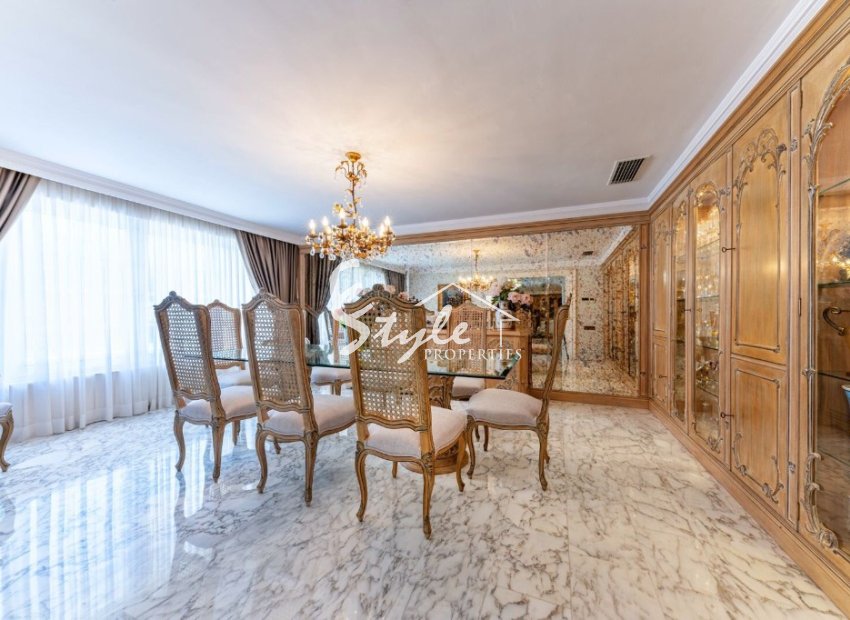 Resale - Villa - Playa San Juan